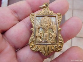 Antiguidades: Medalla antigua chapada en oro Ntra. Sra. del Pilar de Zaragoza